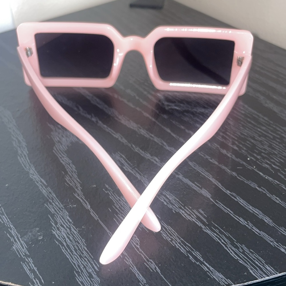 Pink Retro - Picture 3 of 4